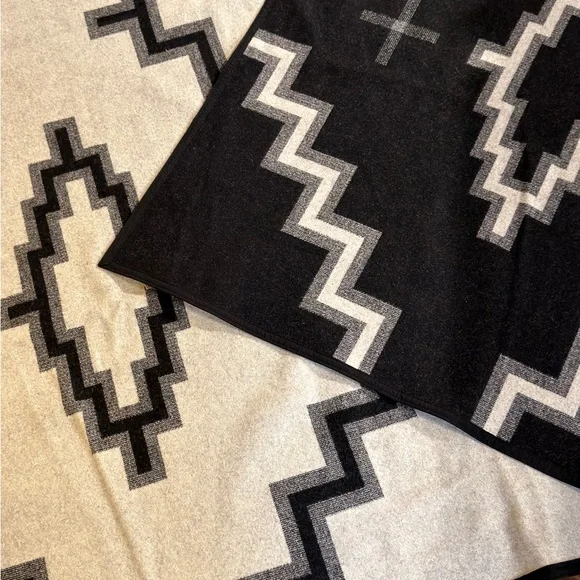 Pendleton Kiva Steps Blanket (Queen 90”x90”) - Picture 3 of 10